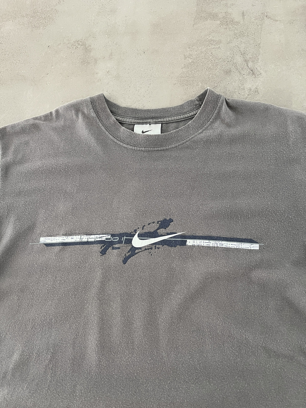 FADED GREY NIKE TEE - 1990S - M