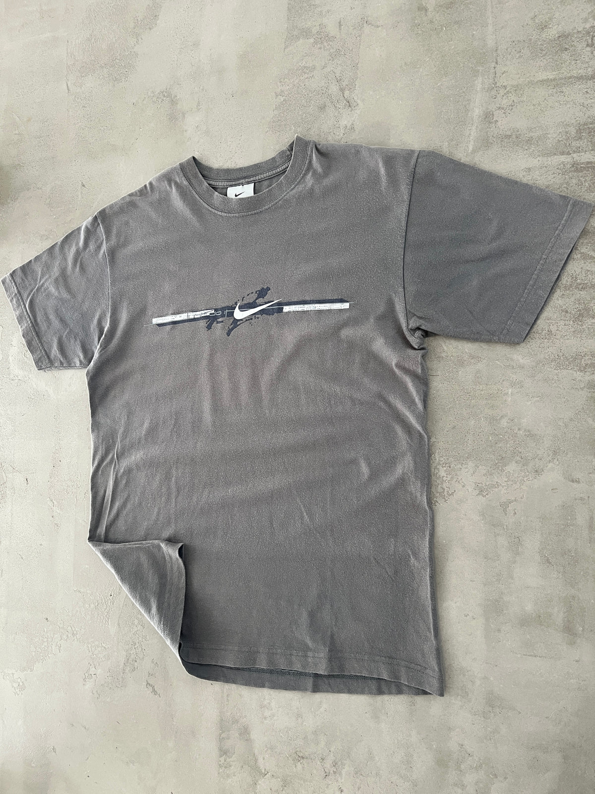 FADED GREY NIKE TEE - 1990S - M