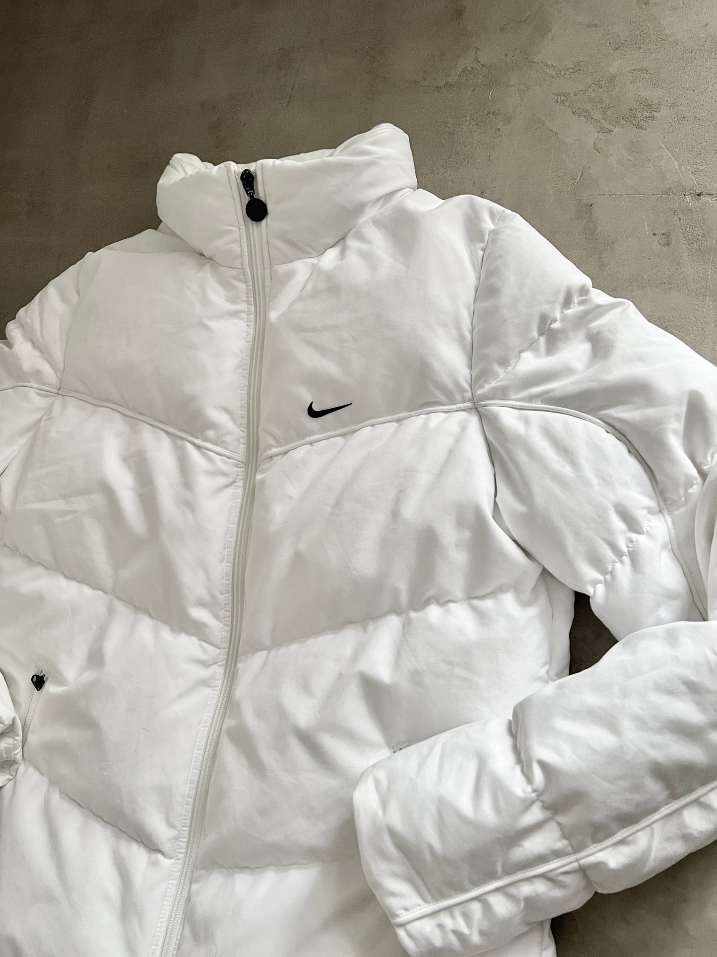 WHITE NIKE PUFFER JACKET - 2000S - WOMENS XL