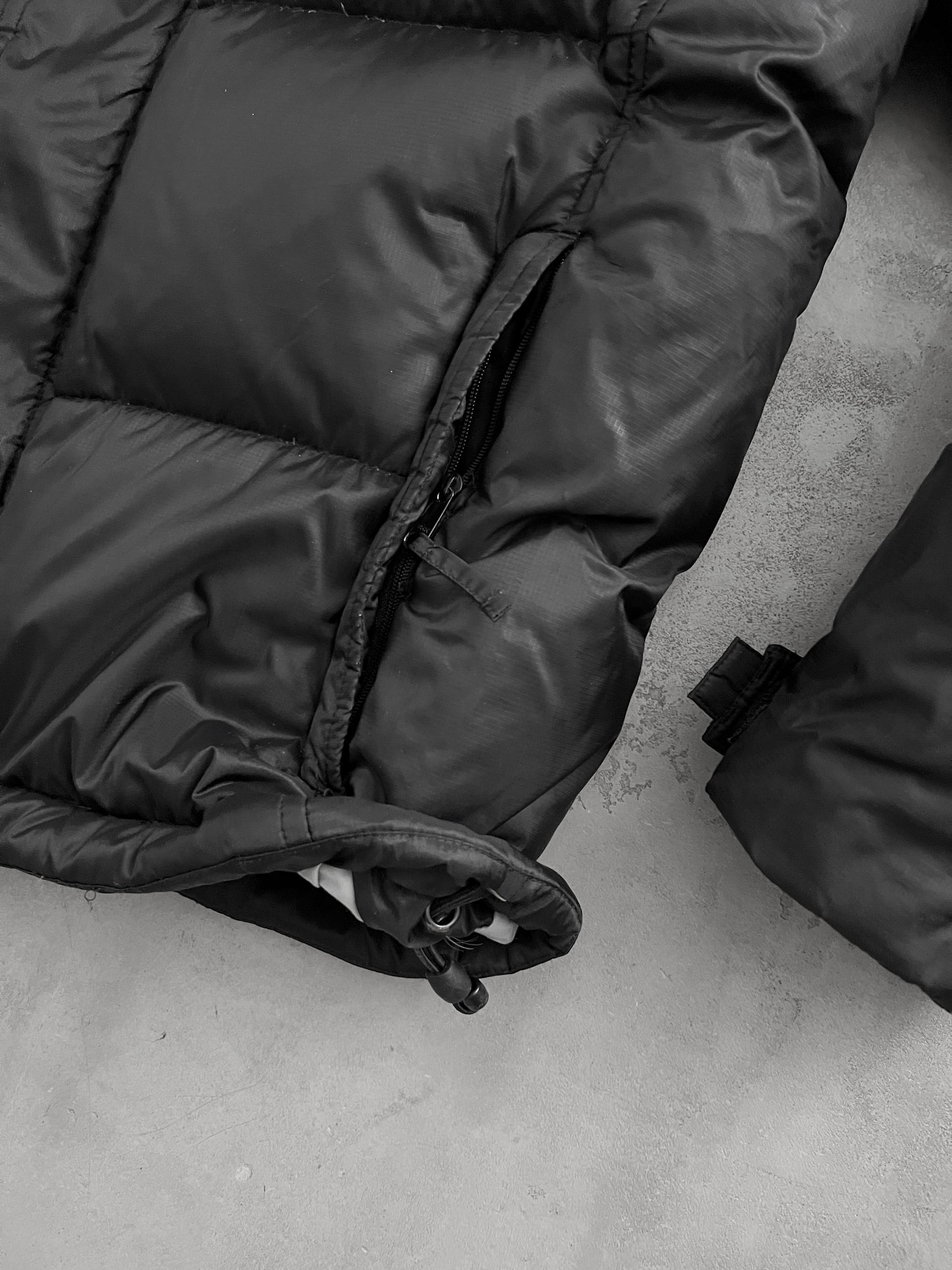 BLACK NIKE PUFFER - 2000S - L/M