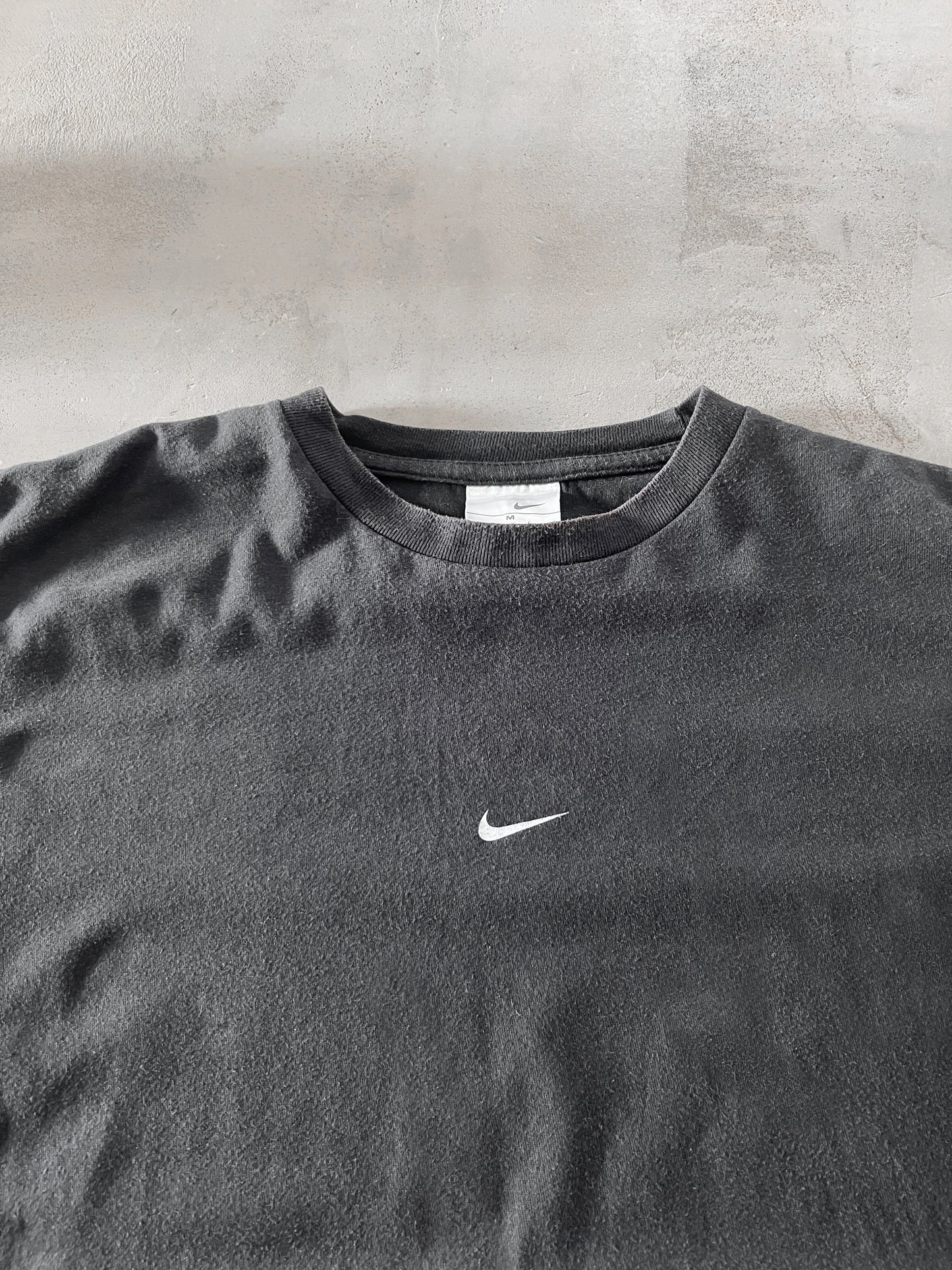 BLACK NIKE BASKETBALL TEE - 1990S - L