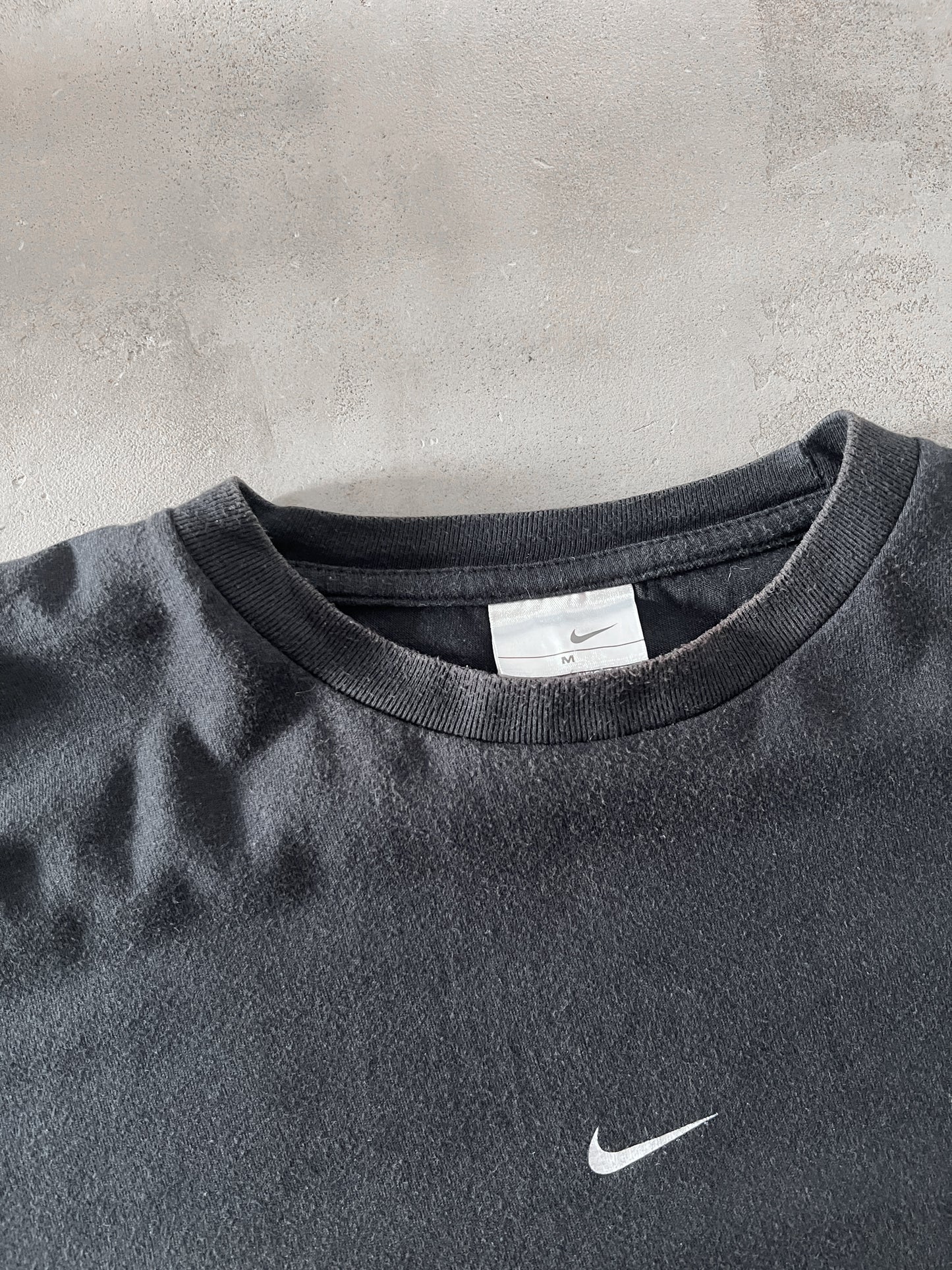 BLACK NIKE BASKETBALL TEE - 1990S - L