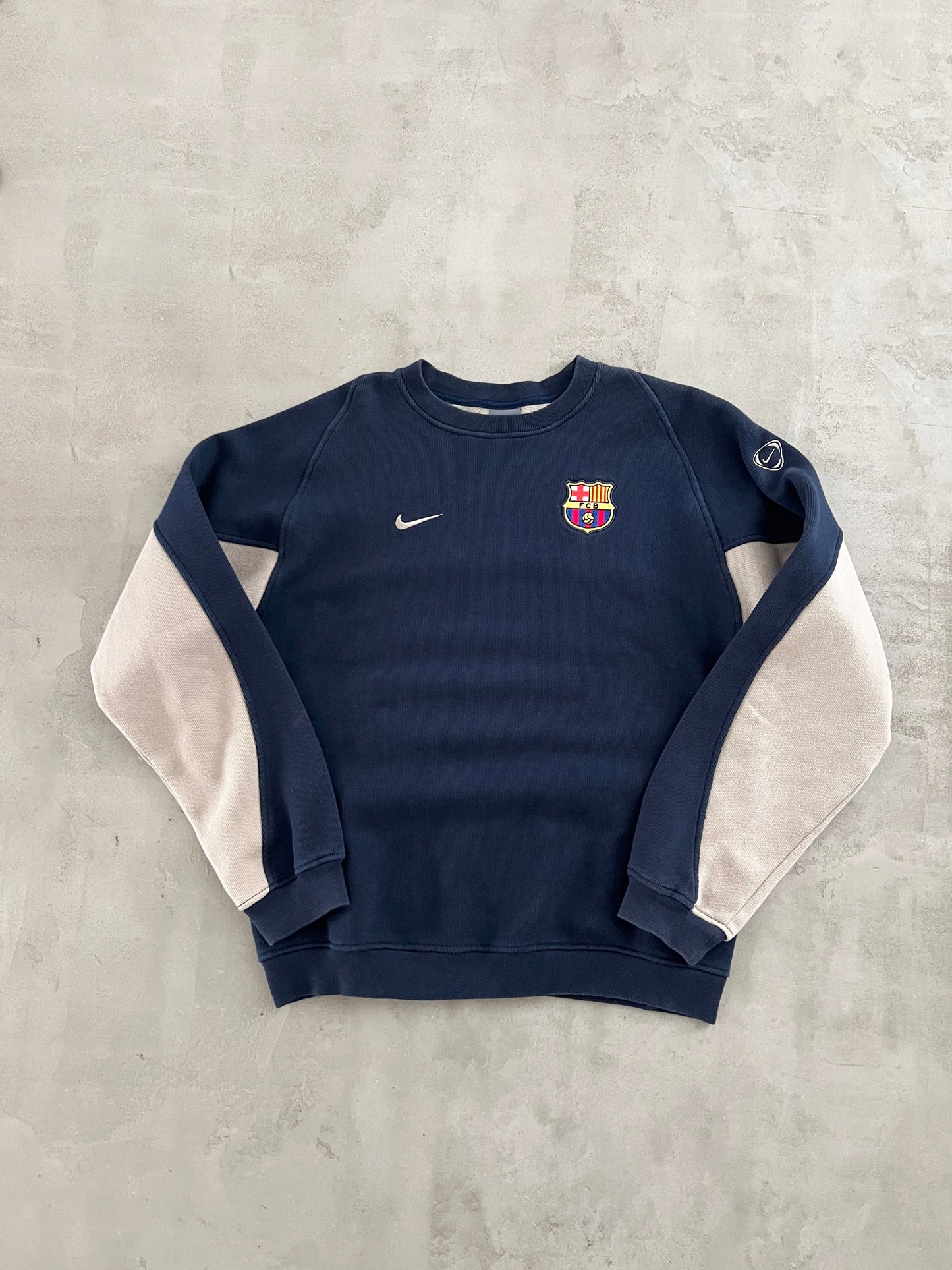 NAVY/BEIGE FC BARCELONA NIKE SWEATER - 2000S - S/M