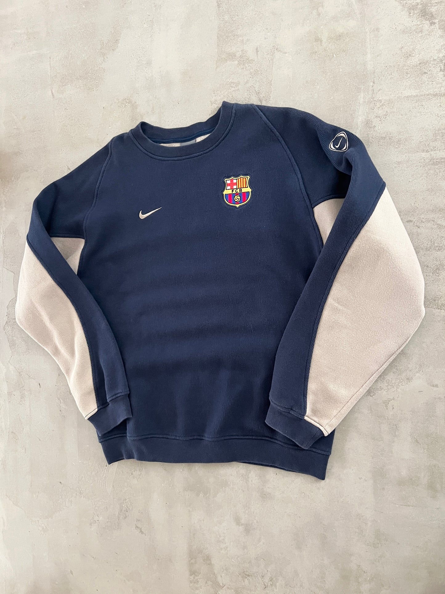 NAVY/BEIGE FC BARCELONA NIKE SWEATER - 2000S - S/M