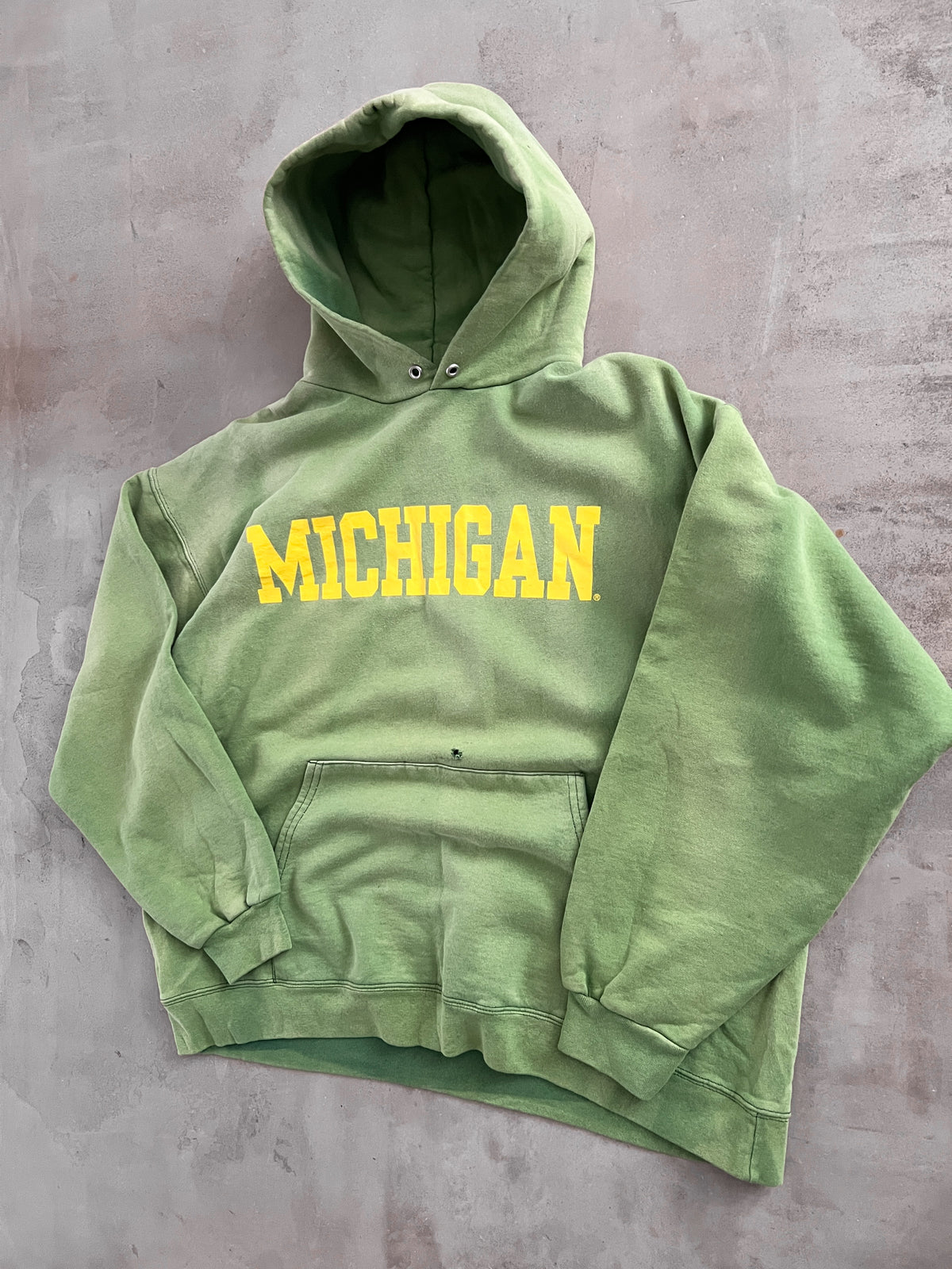 FADED GREEN MICHIGAN HANES HOODIE - 1990S - M/L