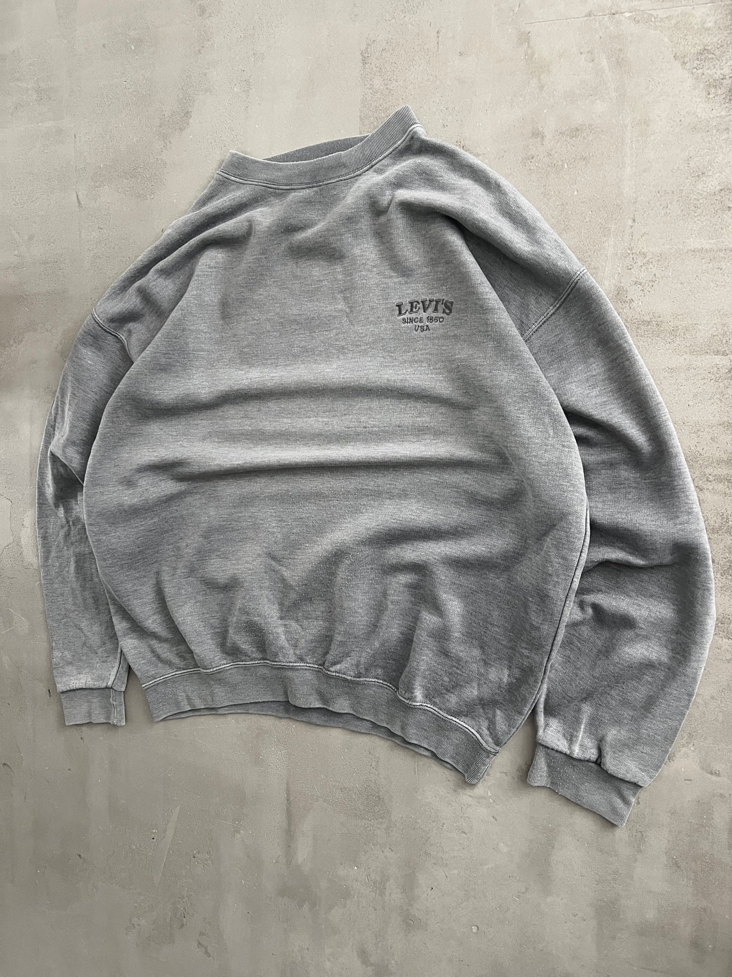 FADED GREY LEVI'S SWEATER - 1990S - M