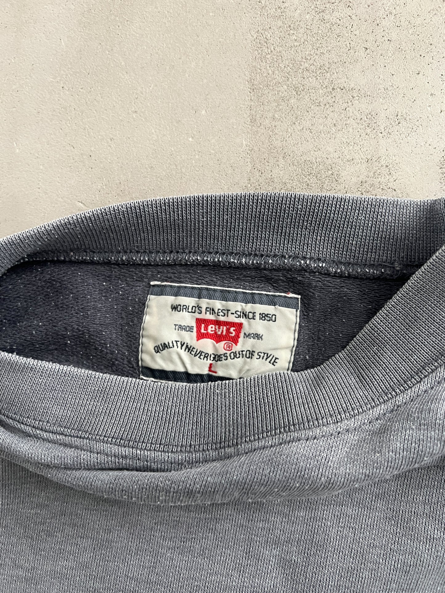 FADED GREY LEVI'S SWEATER - 1990S - M
