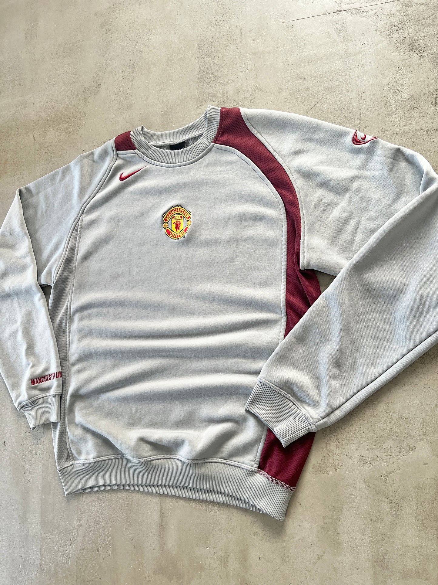 GREY MANCHESTER UNITED NIKE SWEATER - 2000S - M