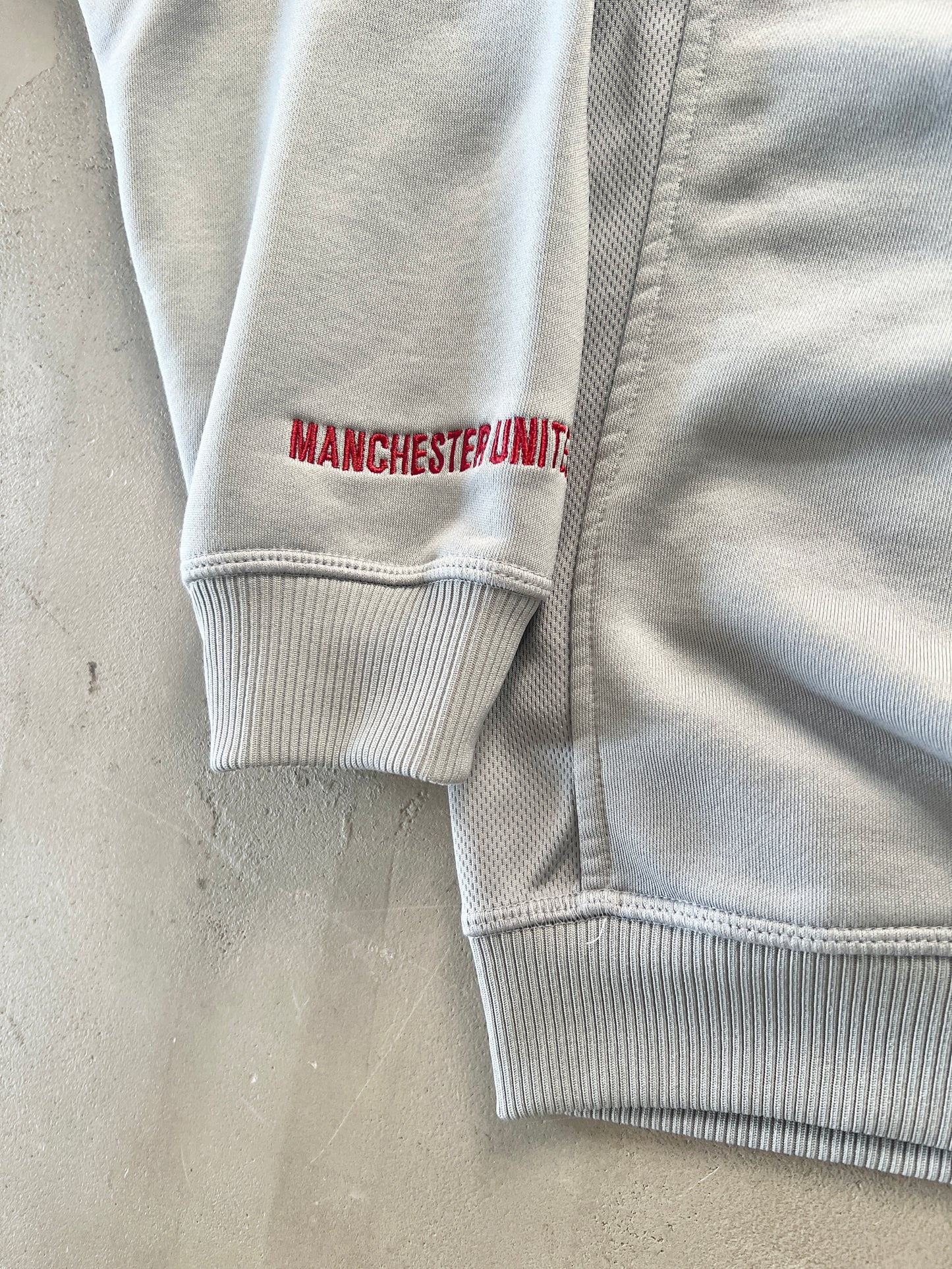 GREY MANCHESTER UNITED NIKE SWEATER - 2000S - M