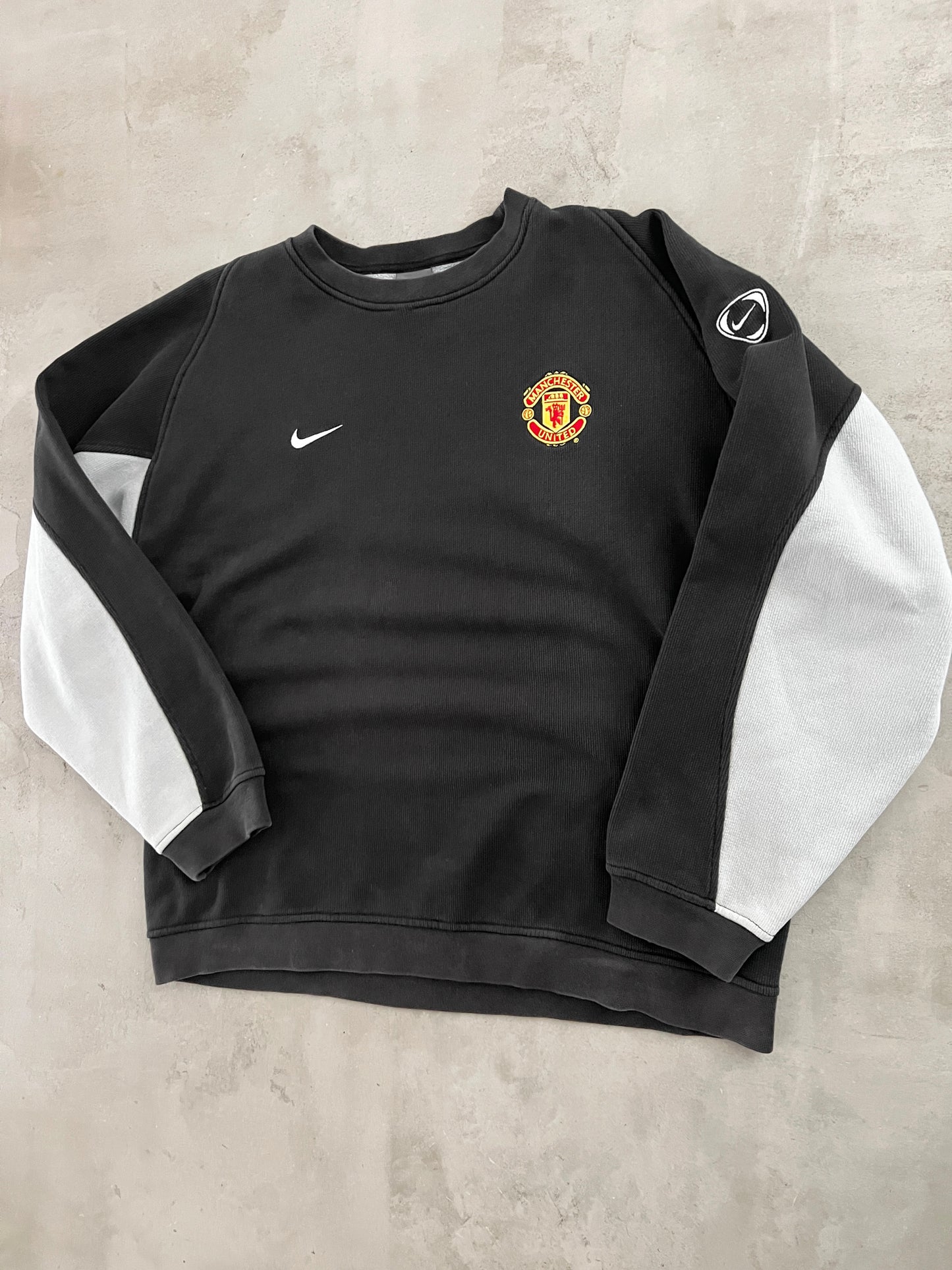 FADED BLACK MAN U NIKE SWEATER - 2000S - L