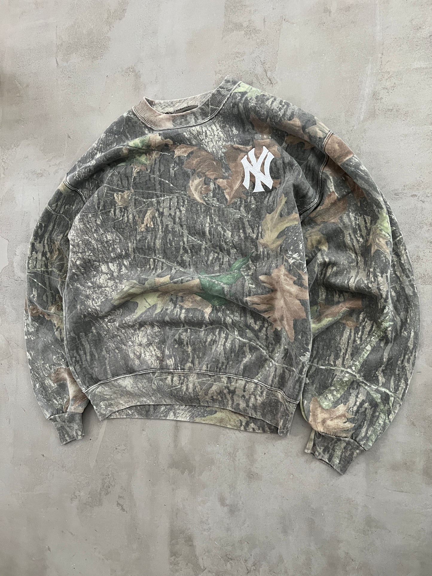 CAMO YANKEES SWEATER - 1990S - M/L