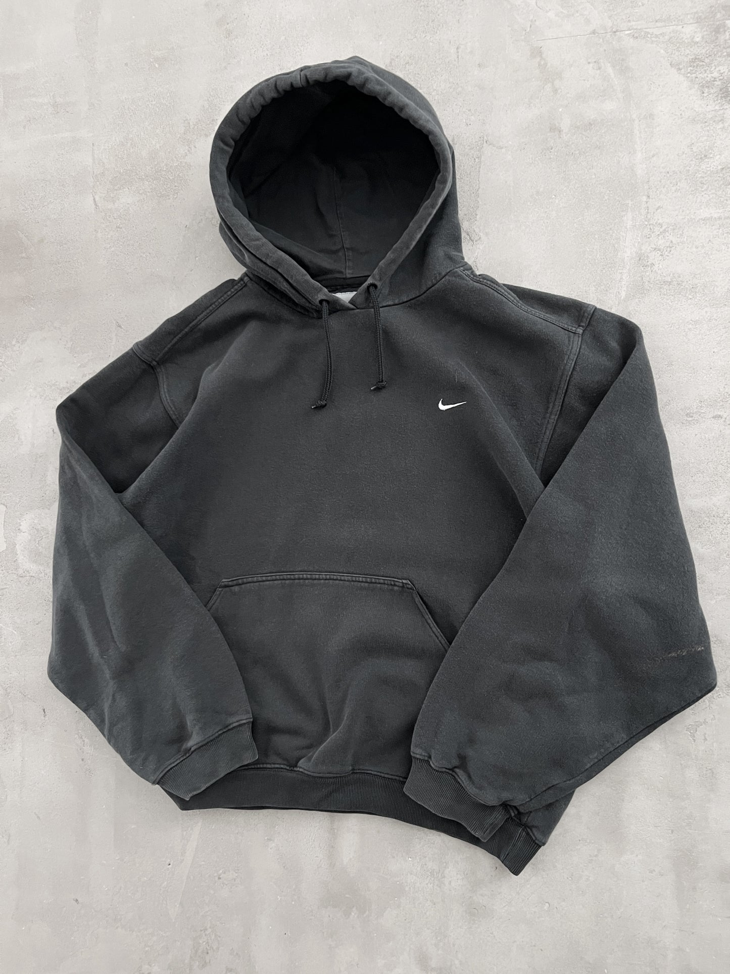 FADED BLACK NIKE HOODIE - 2000S - M/S