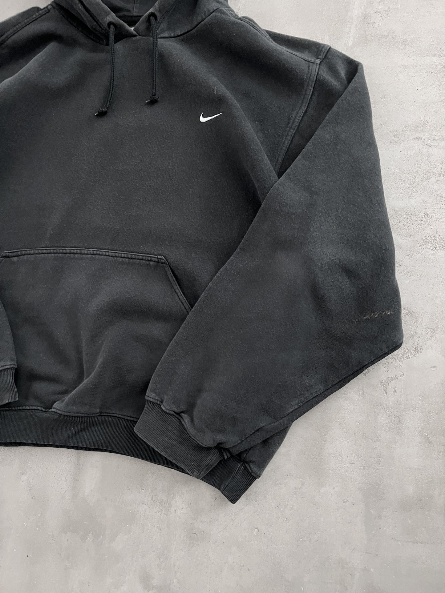 FADED BLACK NIKE HOODIE - 2000S - M/S