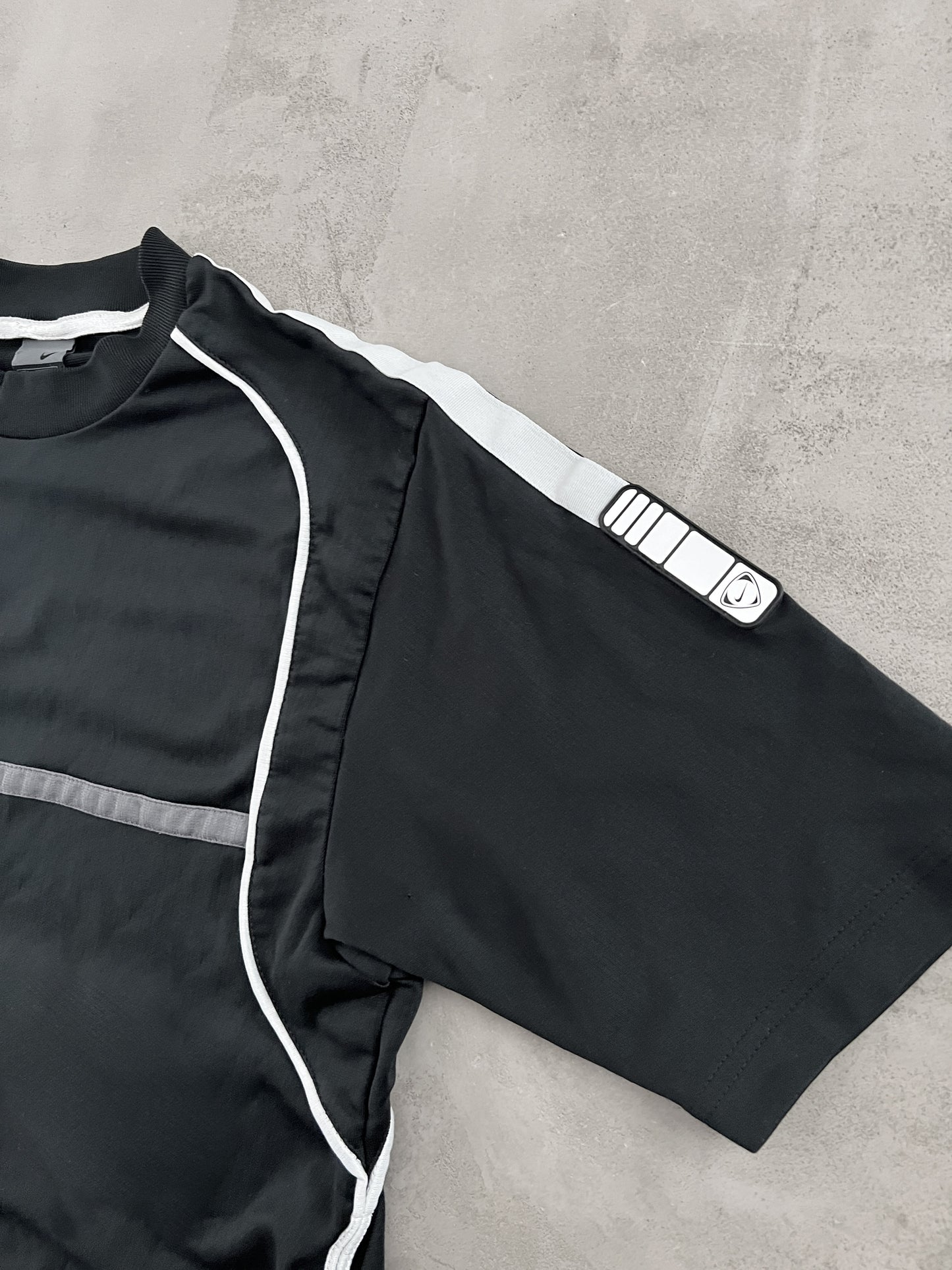 BLACK NIKE TEE - 2000S - L