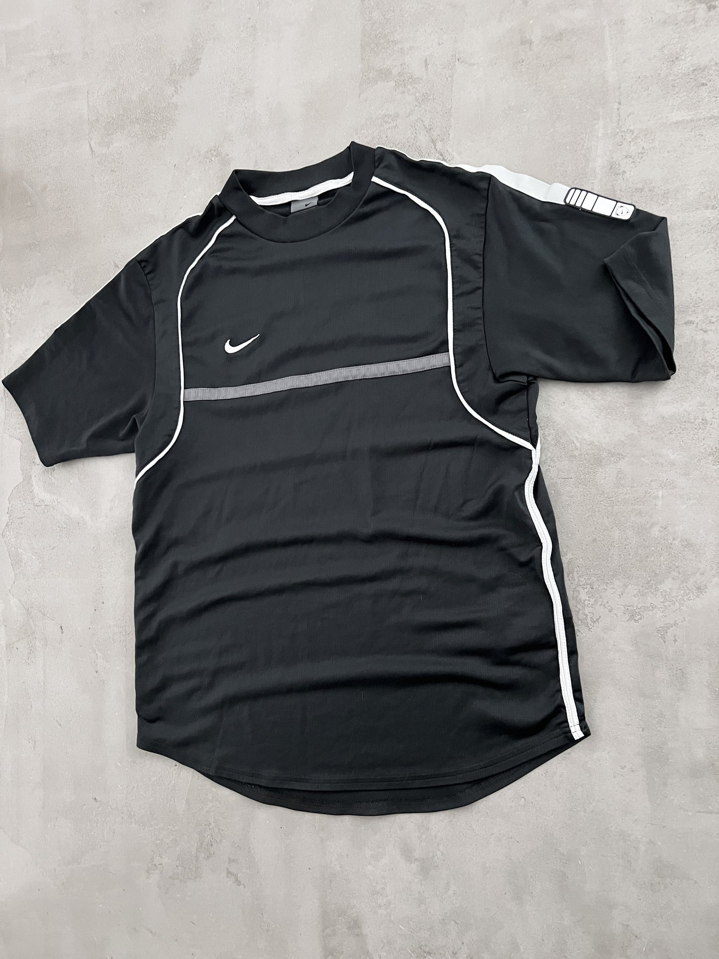 BLACK NIKE TEE - 2000S - L