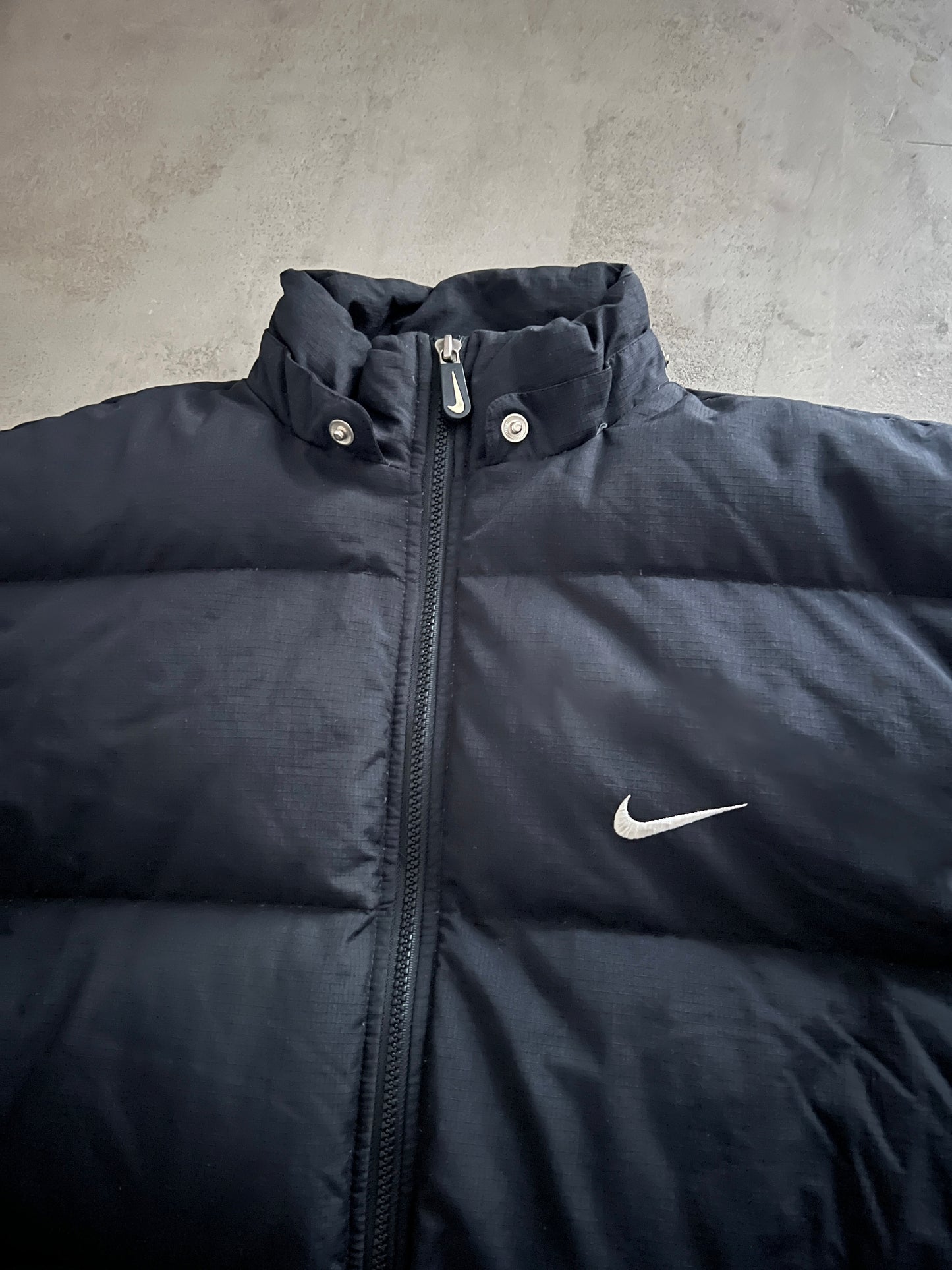 BLACK NIKE PUFFER - 1990S - M