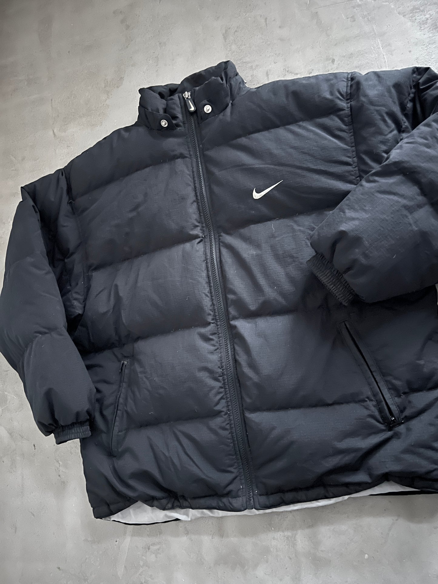 BLACK NIKE PUFFER - 1990S - M