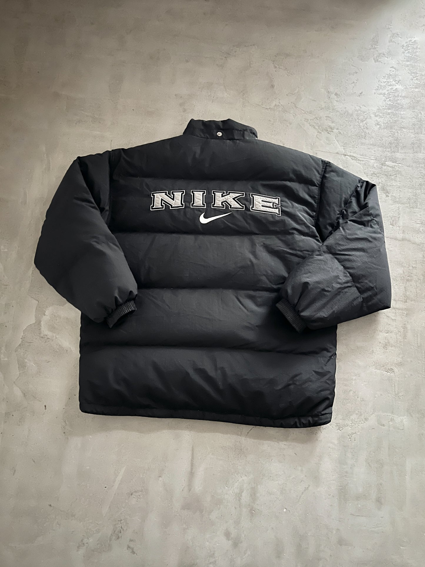 BLACK NIKE PUFFER - 1990S - M