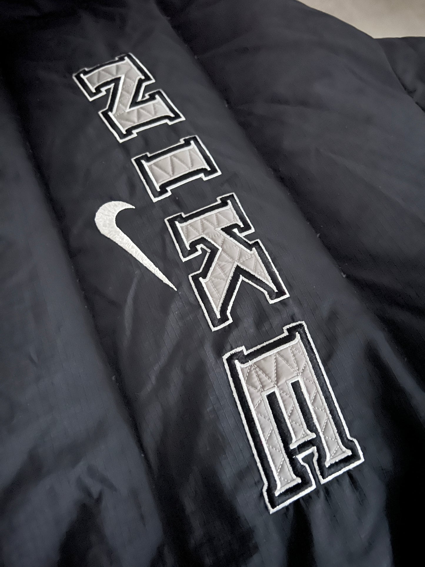 BLACK NIKE PUFFER - 1990S - M