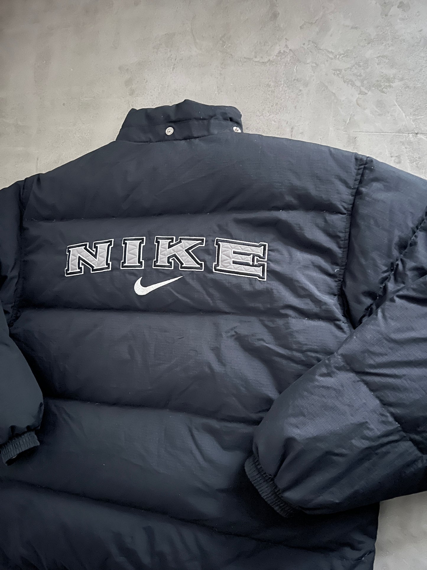 BLACK NIKE PUFFER - 1990S - M