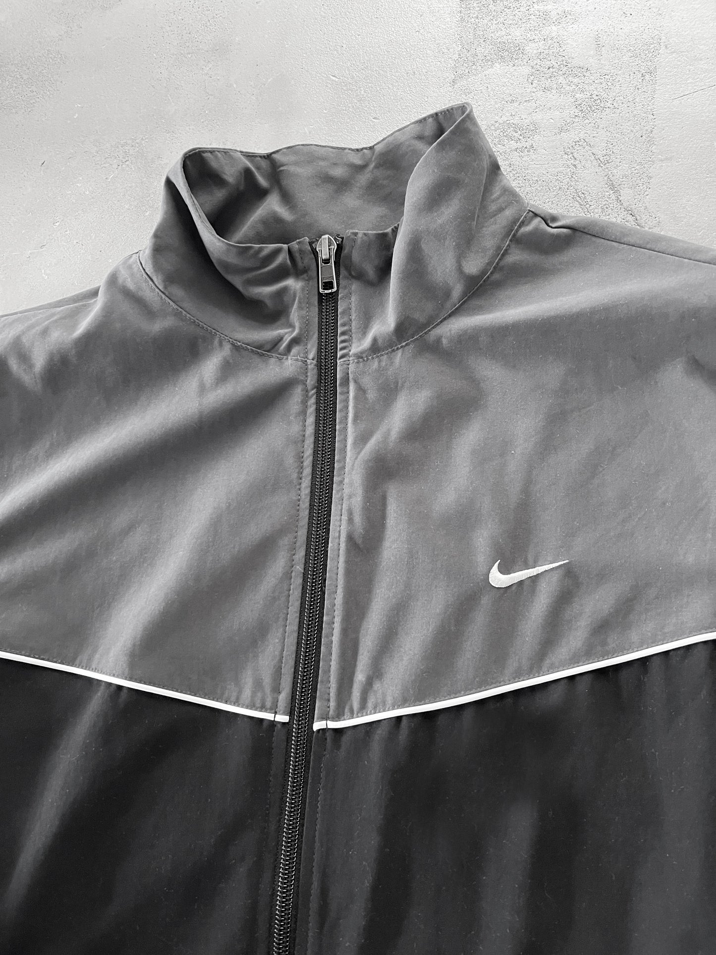 GREY/BLACK NIKE TRACK JACKET - 2000S - S