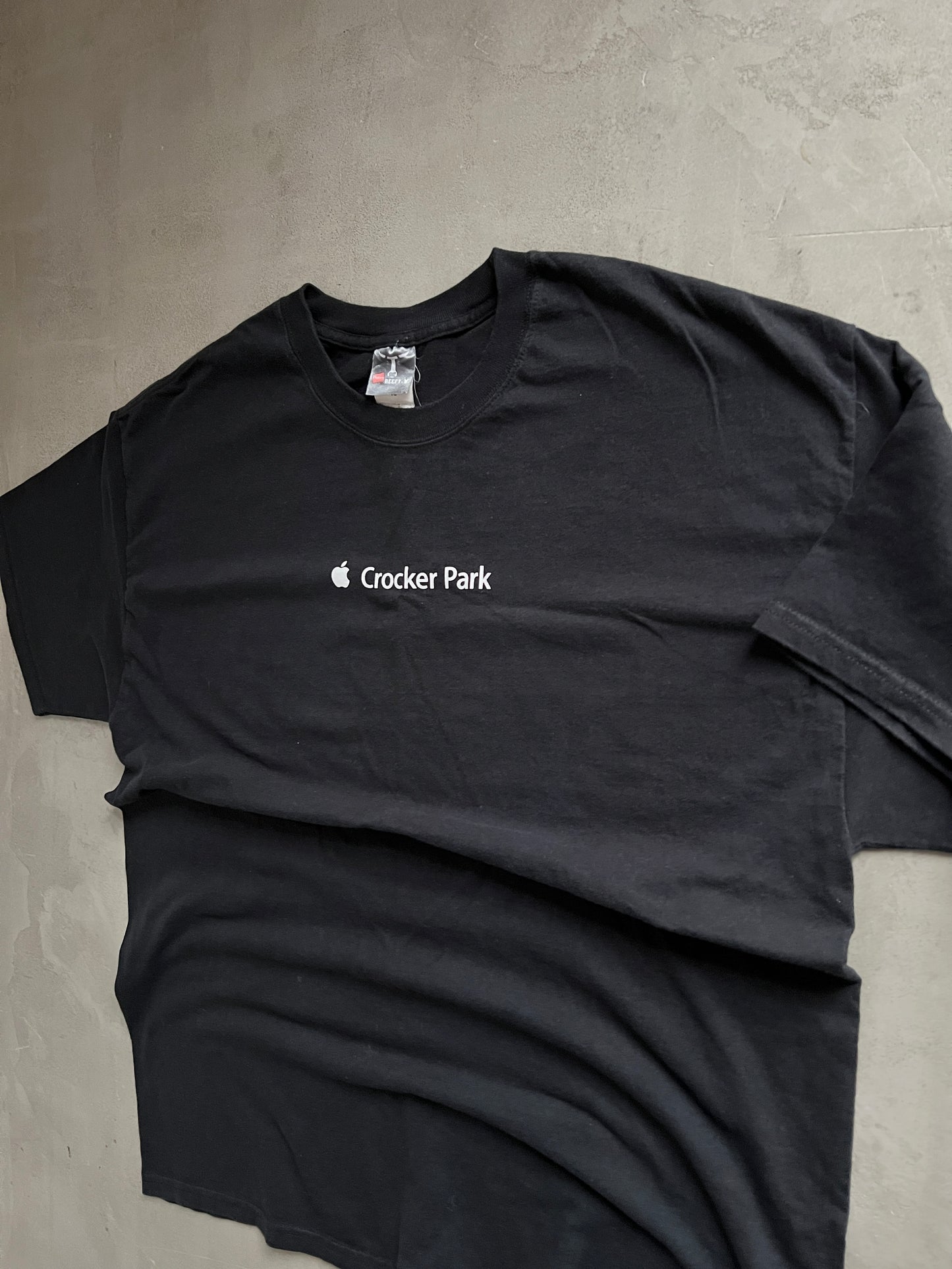 BLACK APPLE TEE - 2000S - L
