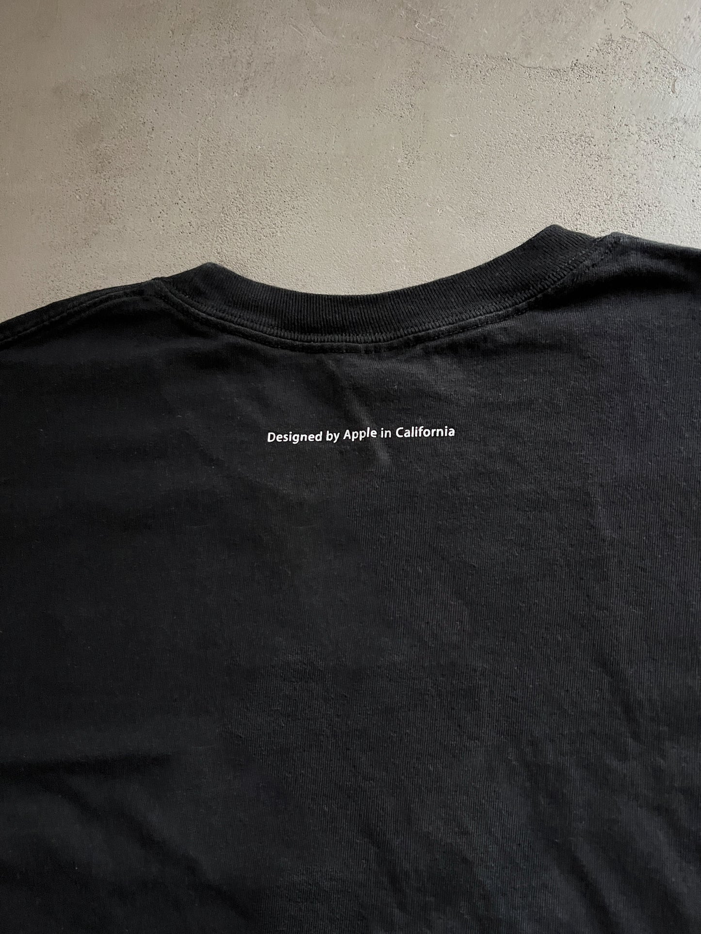 BLACK APPLE TEE - 2000S - L