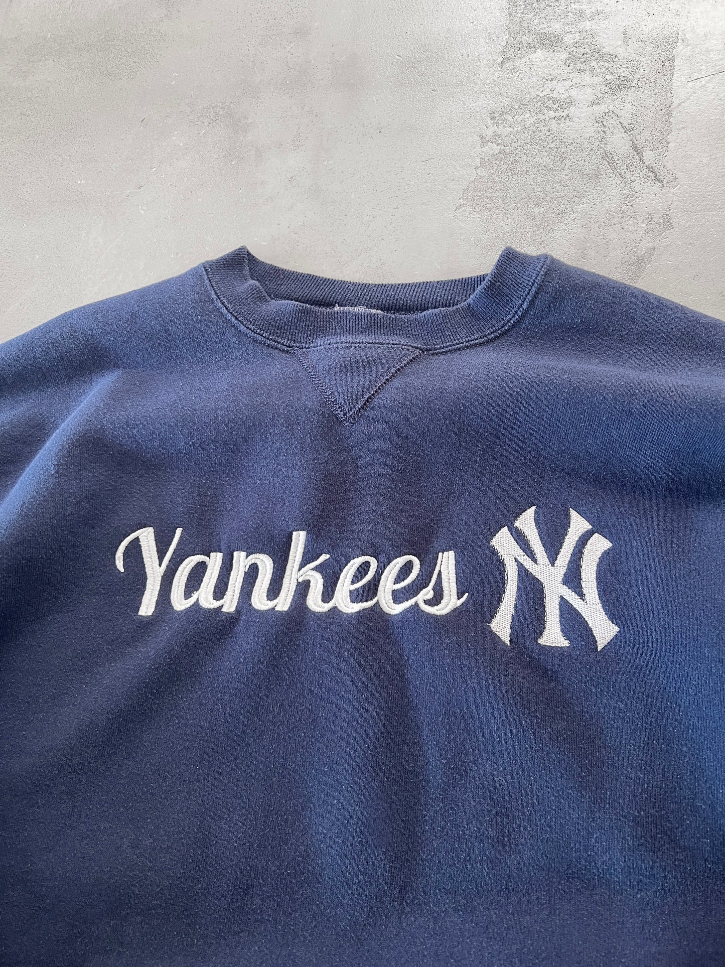NAVY YANKEES RUSSELL SWEATER - 1990S - L