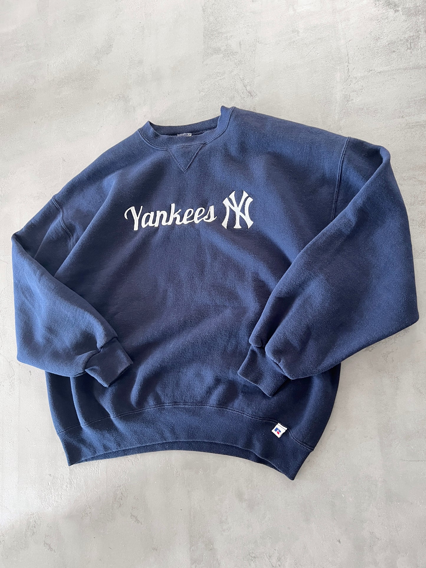 NAVY YANKEES RUSSELL SWEATER - 1990S - L