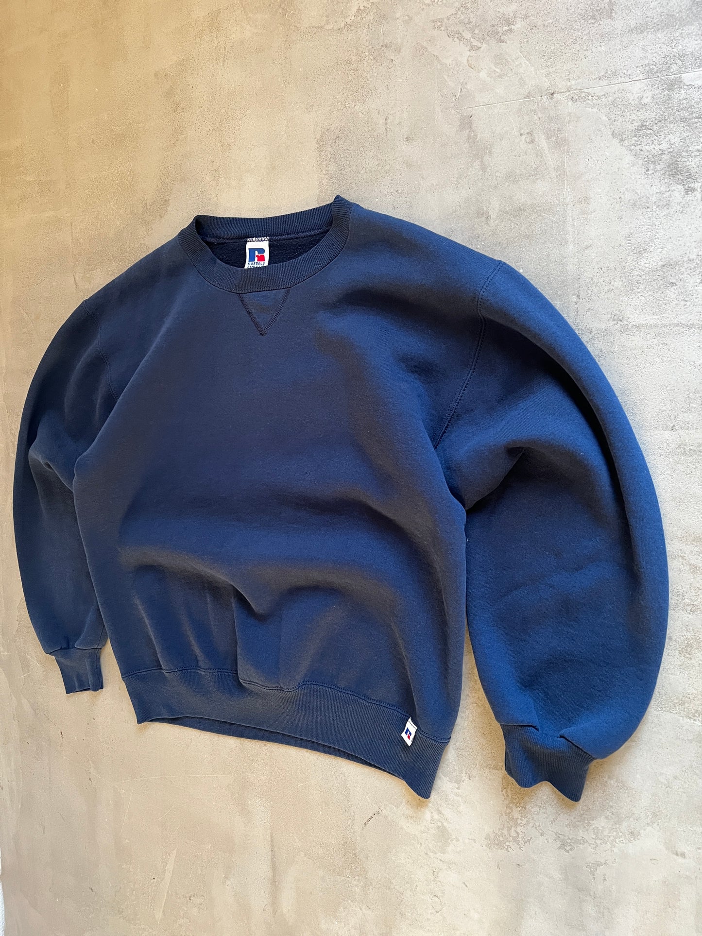 NAVY RUSSELL ATHLETIC SWEATER - 2000S - S/M