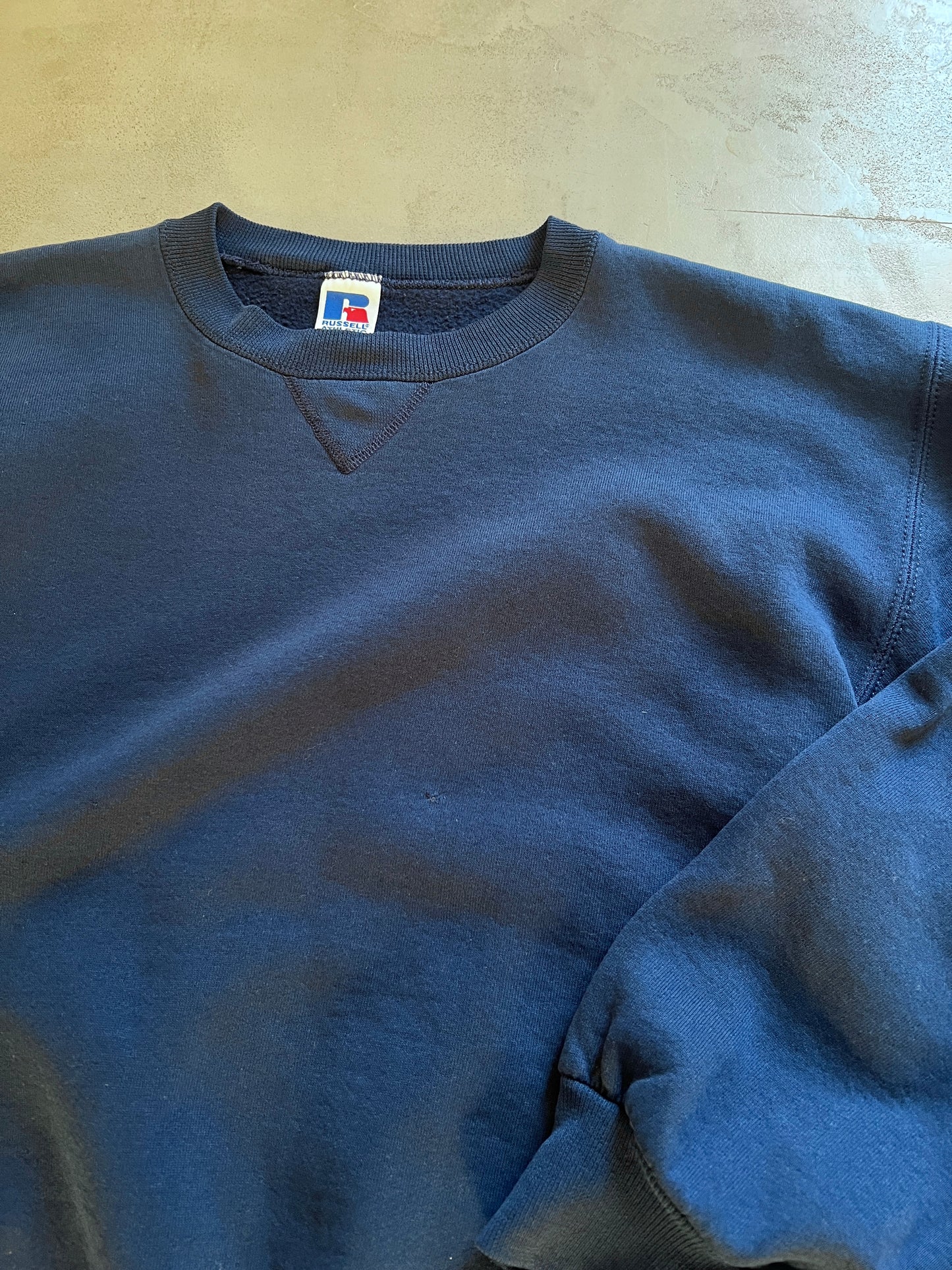 NAVY RUSSELL ATHLETIC SWEATER - 2000S - S/M