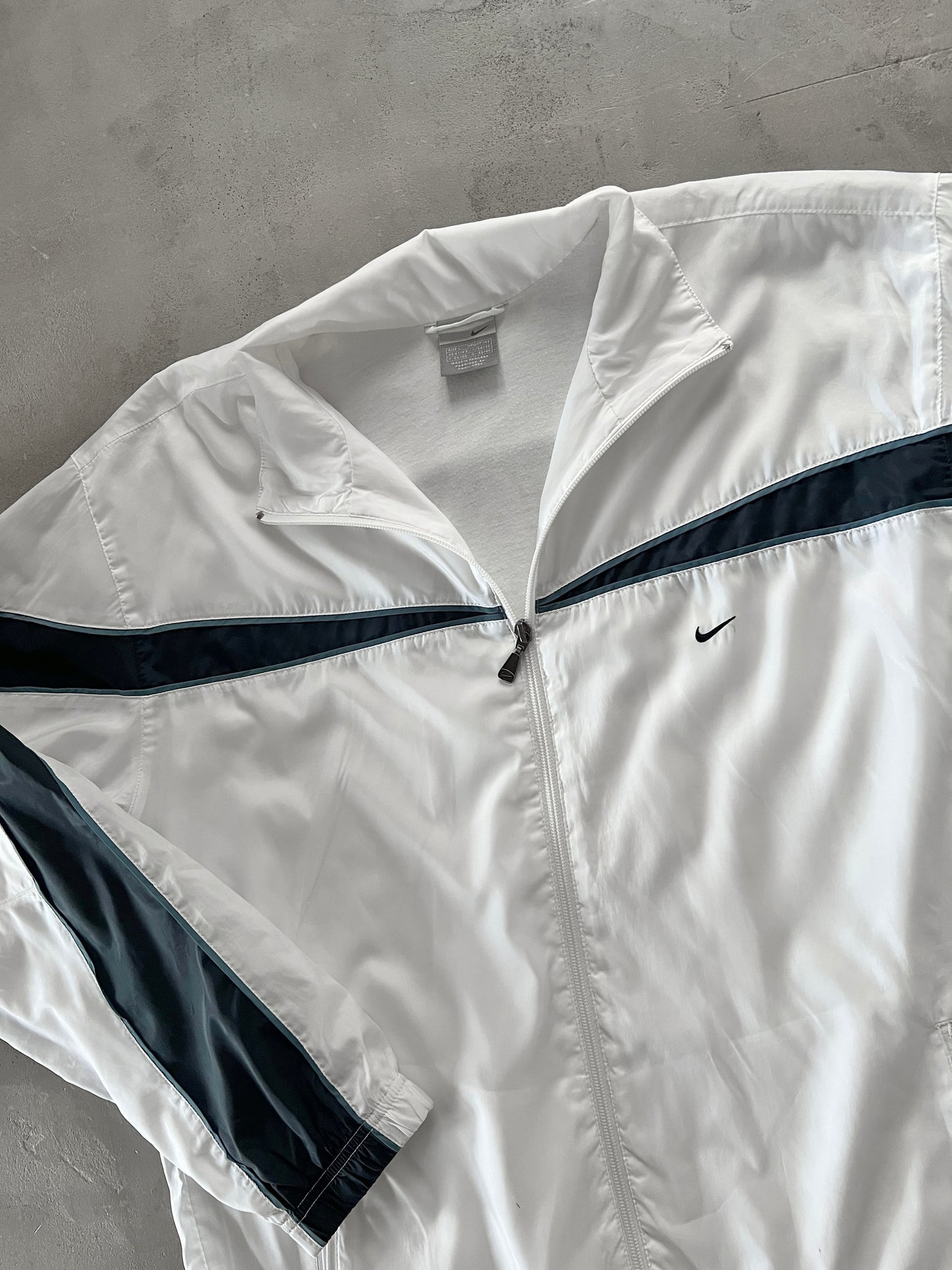 WHITE/NAVY NIKE JACKET - 2000S - L/XL