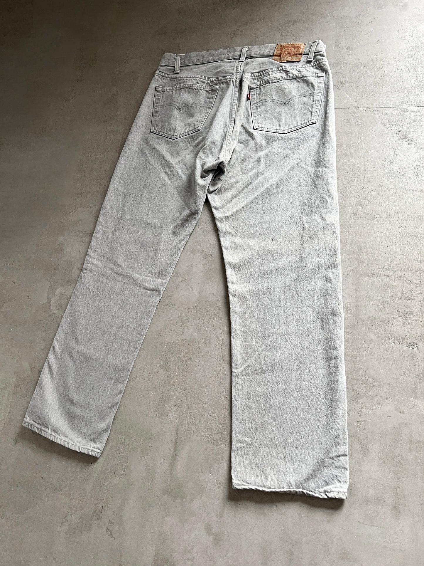 FADED GREY LEVI'S JEANS - 1990S - L/M