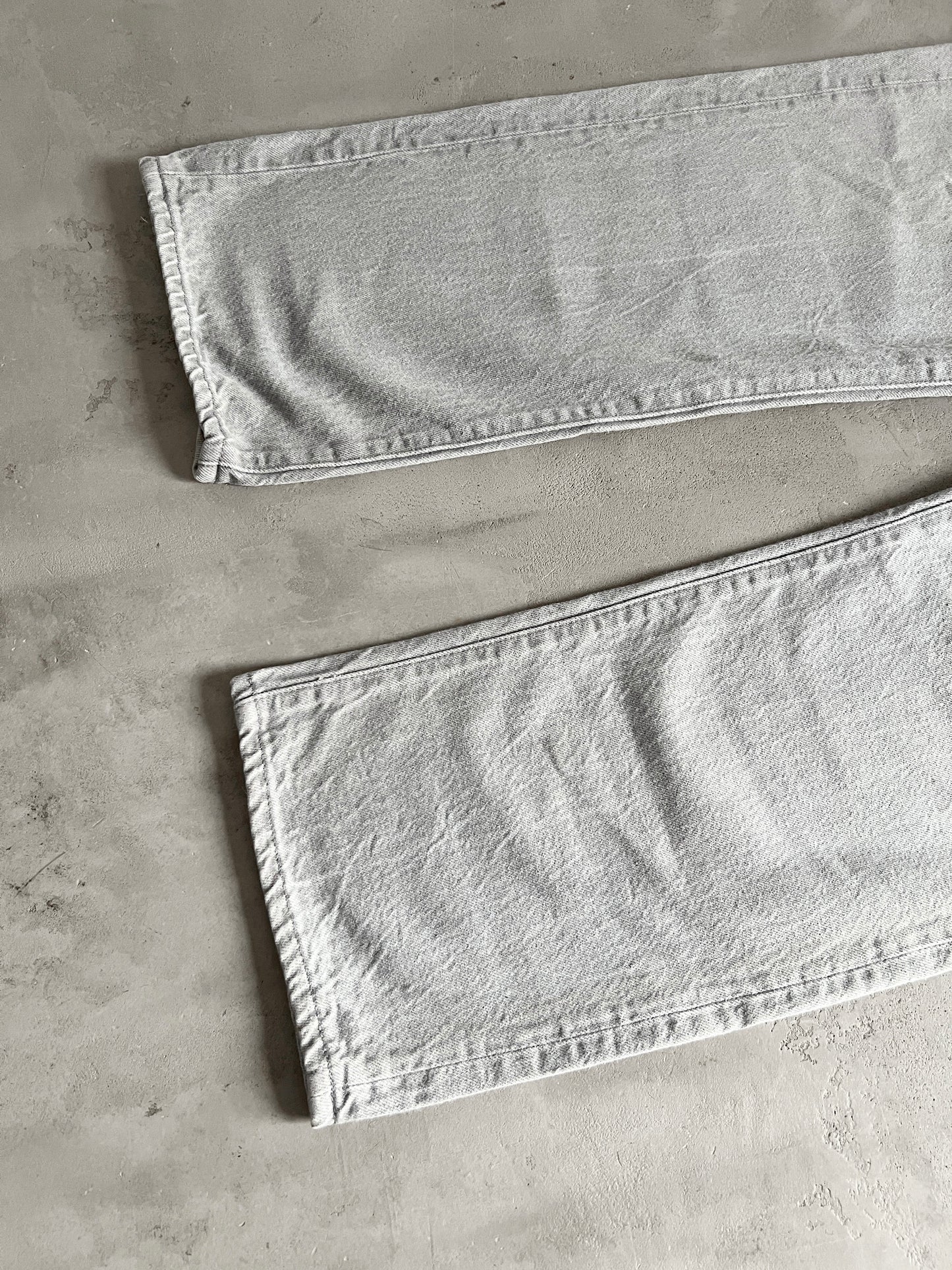 FADED GREY LEVI'S JEANS - 1990S - L/M