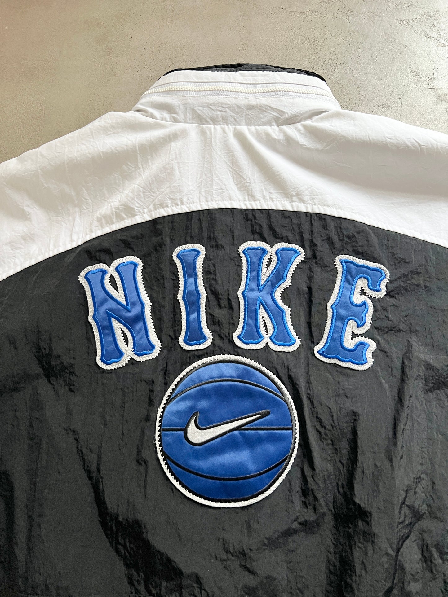 BLACK NIKE BASKETBALL JACKET - 1990S - XL/XXL