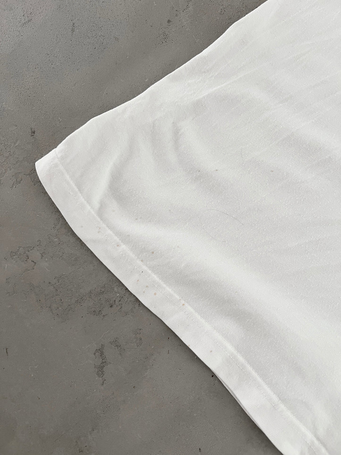 WHITE NIKE COURT TENNIS TEE - 1990S - M