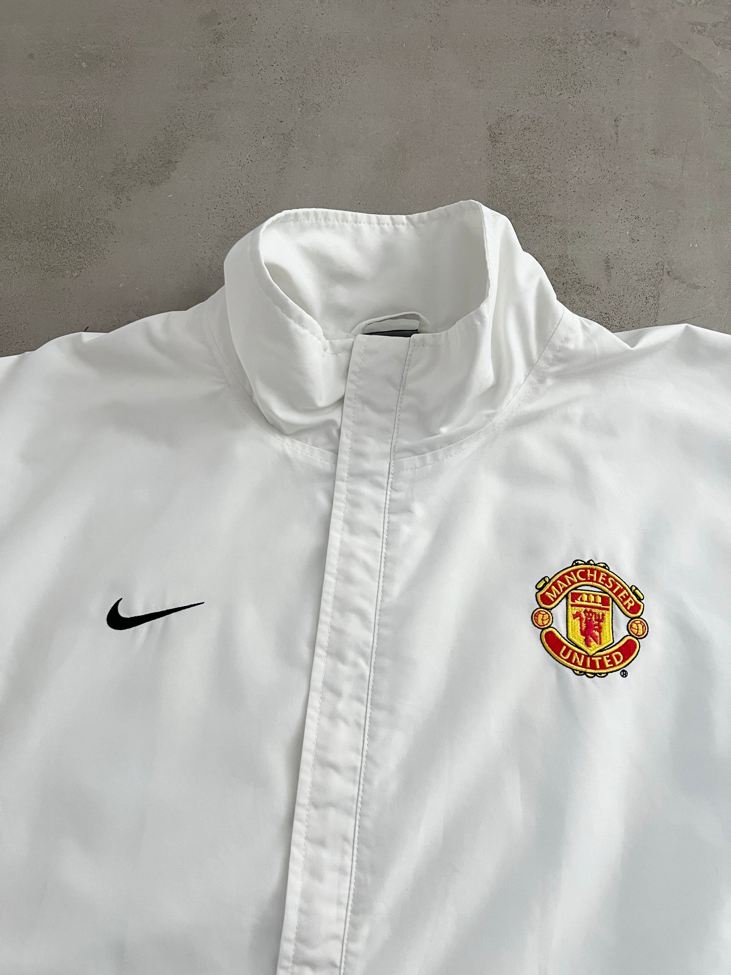 WHITE MANCHESTER UNITED NIKE JACKET - 2000S - L