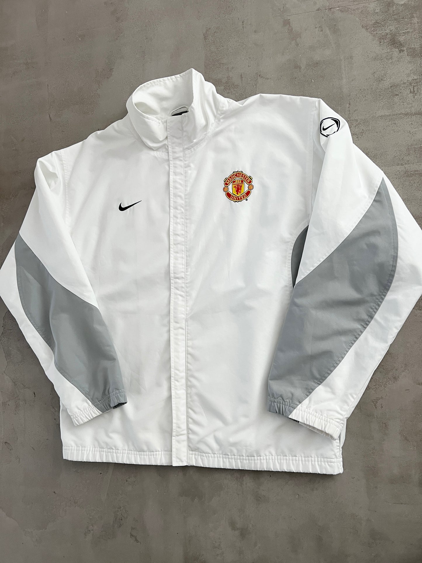 WHITE MANCHESTER UNITED NIKE JACKET - 2000S - L