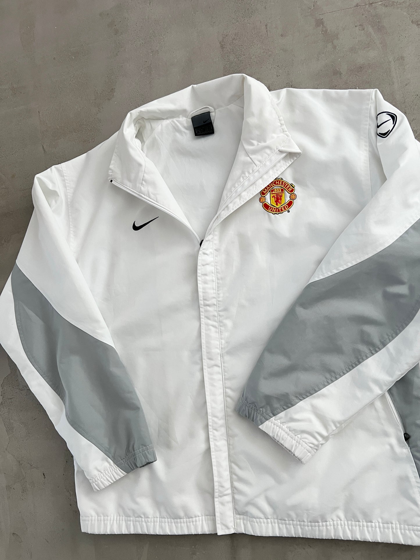 WHITE MANCHESTER UNITED NIKE JACKET - 2000S - L
