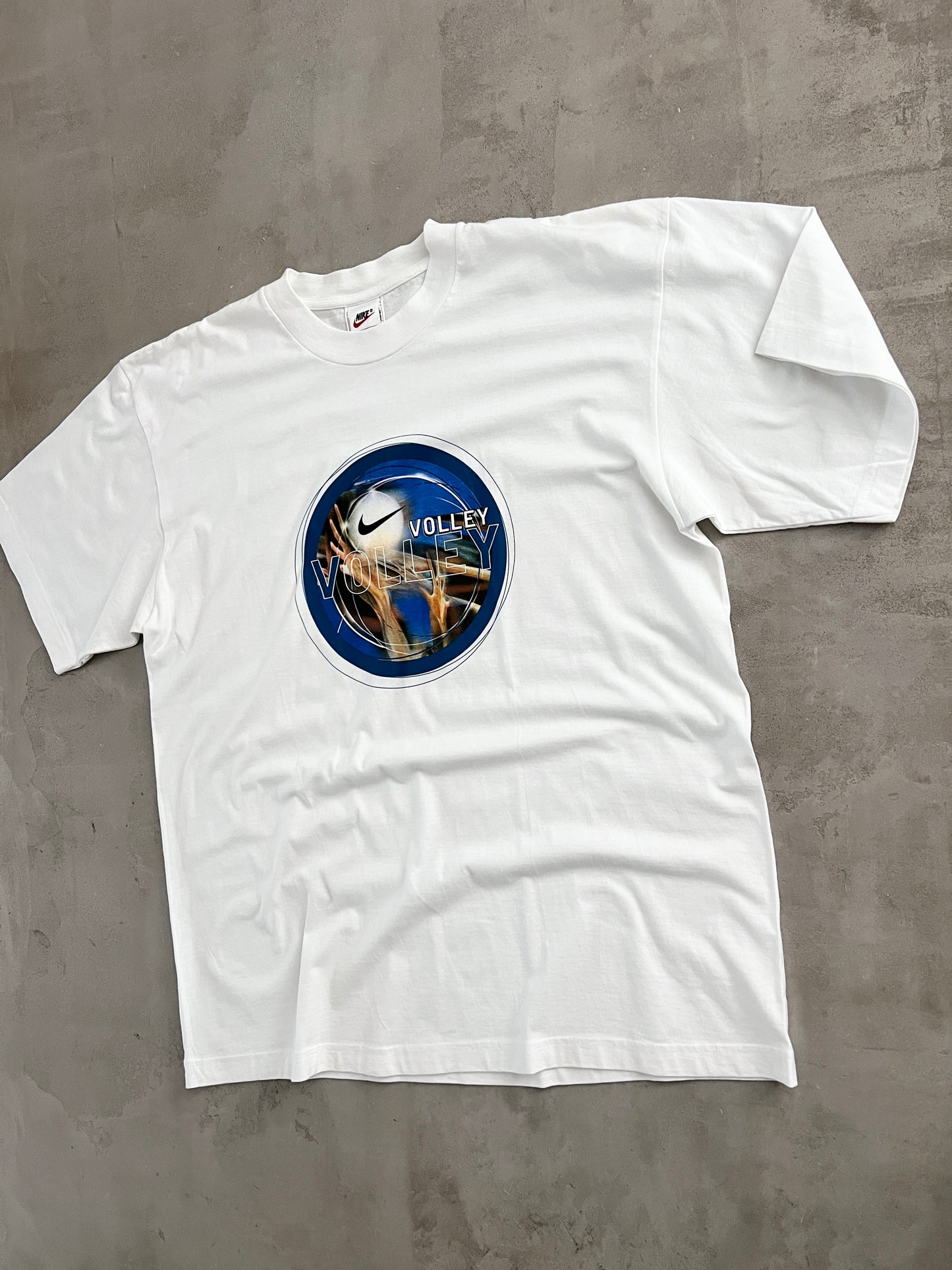 WHITE NIKE VOLLEYBALL TEE - 1990S - XL