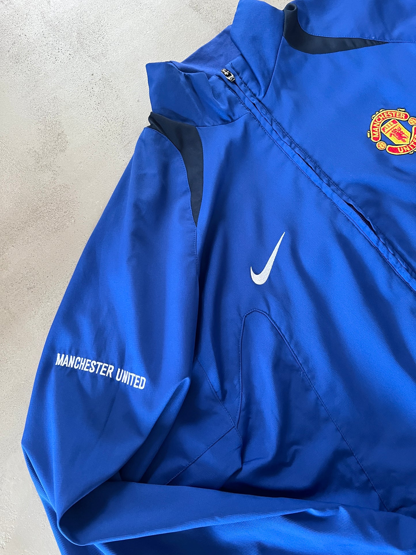 BLUE MANCHESTER UNITED NIKE JACKET - 2000S - L