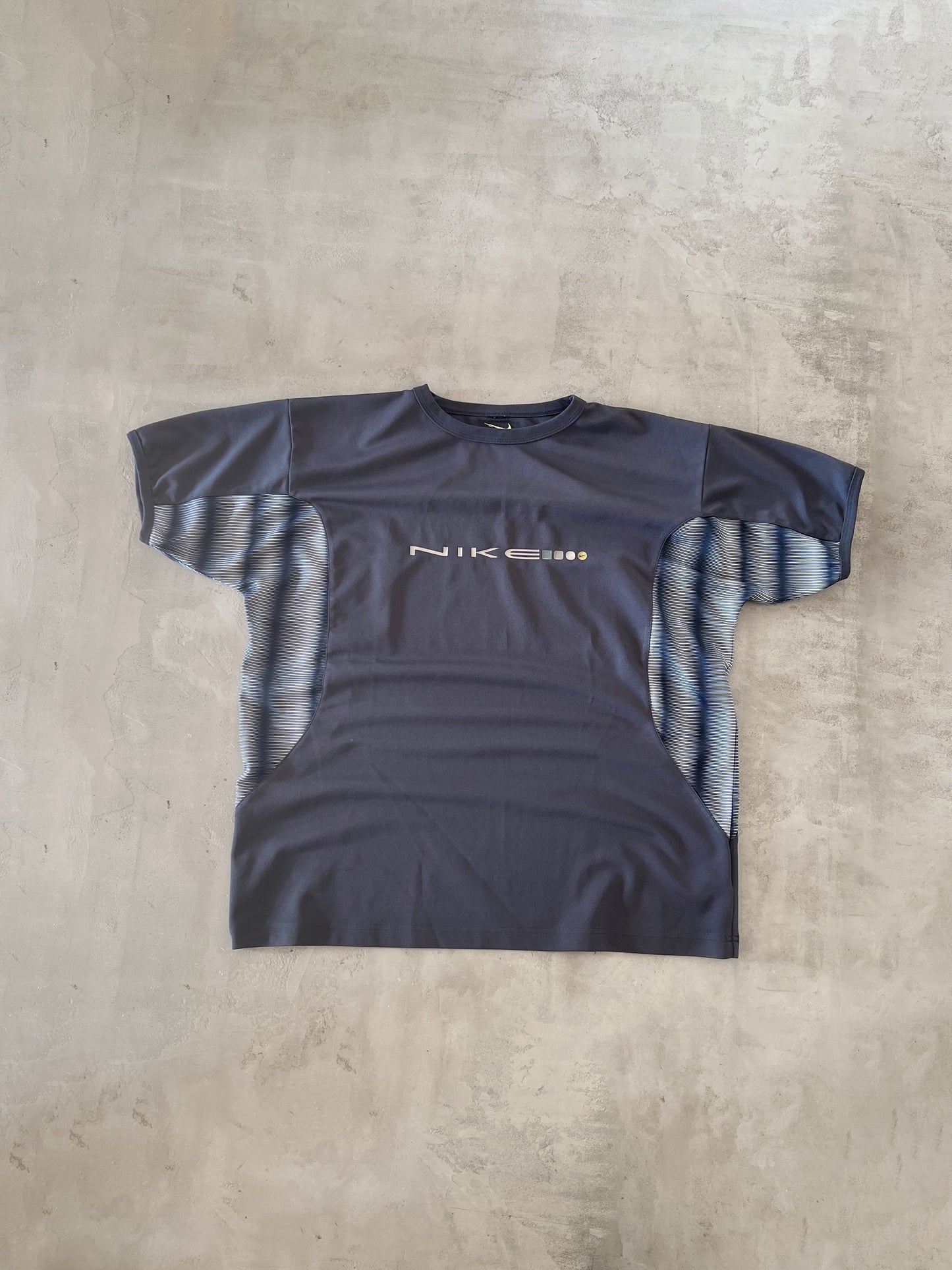 GREY NIKE SPORTS TEE - 2000S - XL