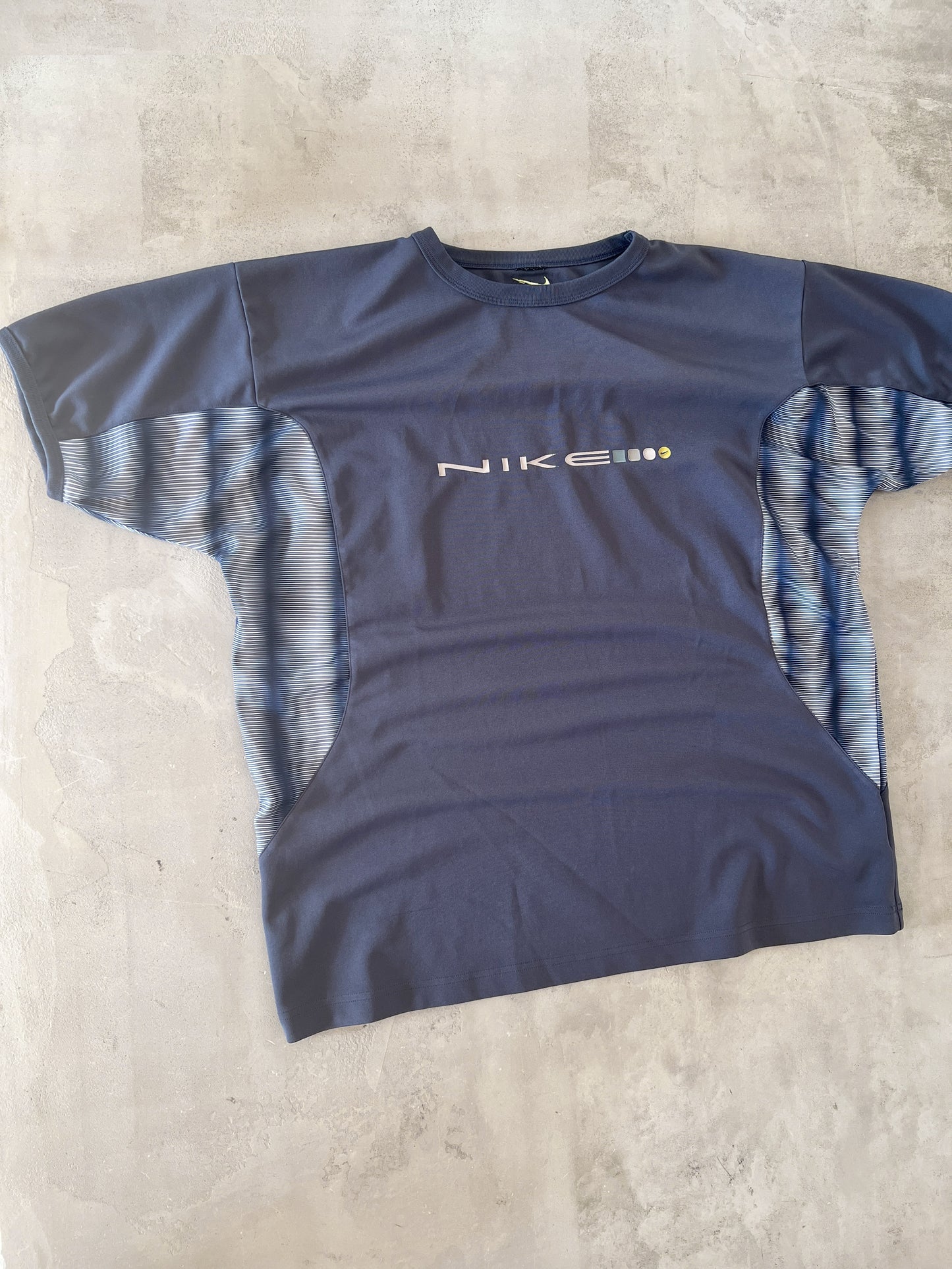 GREY NIKE SPORTS TEE - 2000S - XL