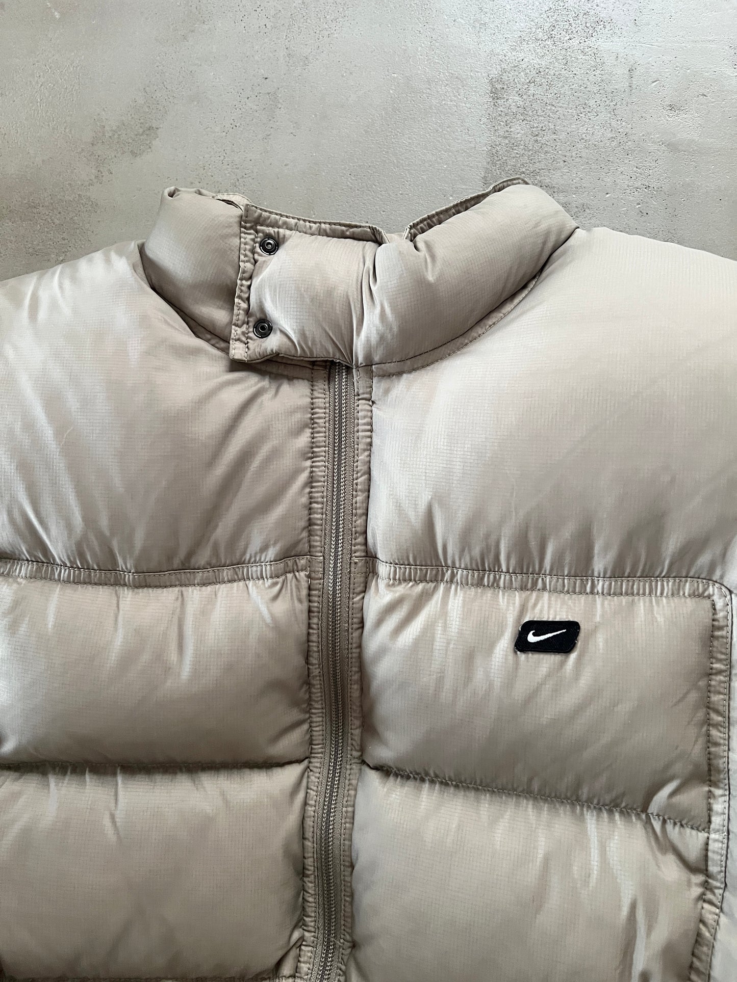 BEIGE NIKE PUFFER JACKET - 2000S - L/M