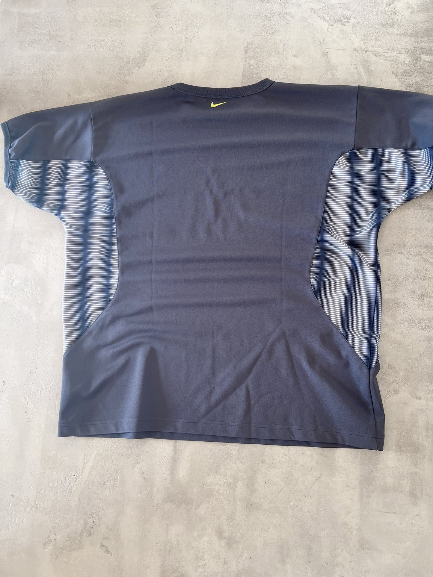 GREY NIKE SPORTS TEE - 2000S - XL