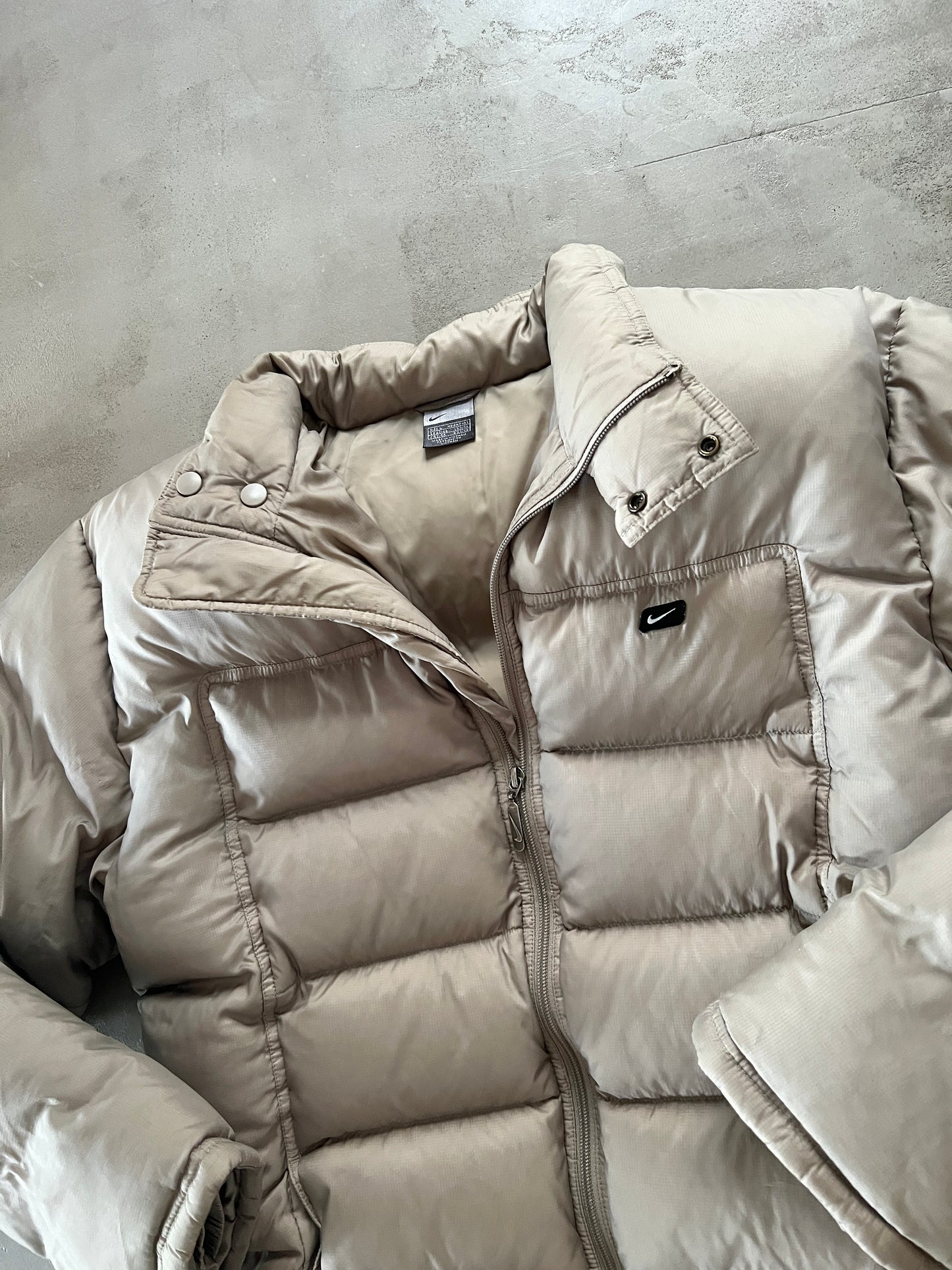 BEIGE NIKE PUFFER JACKET - 2000S - L/M