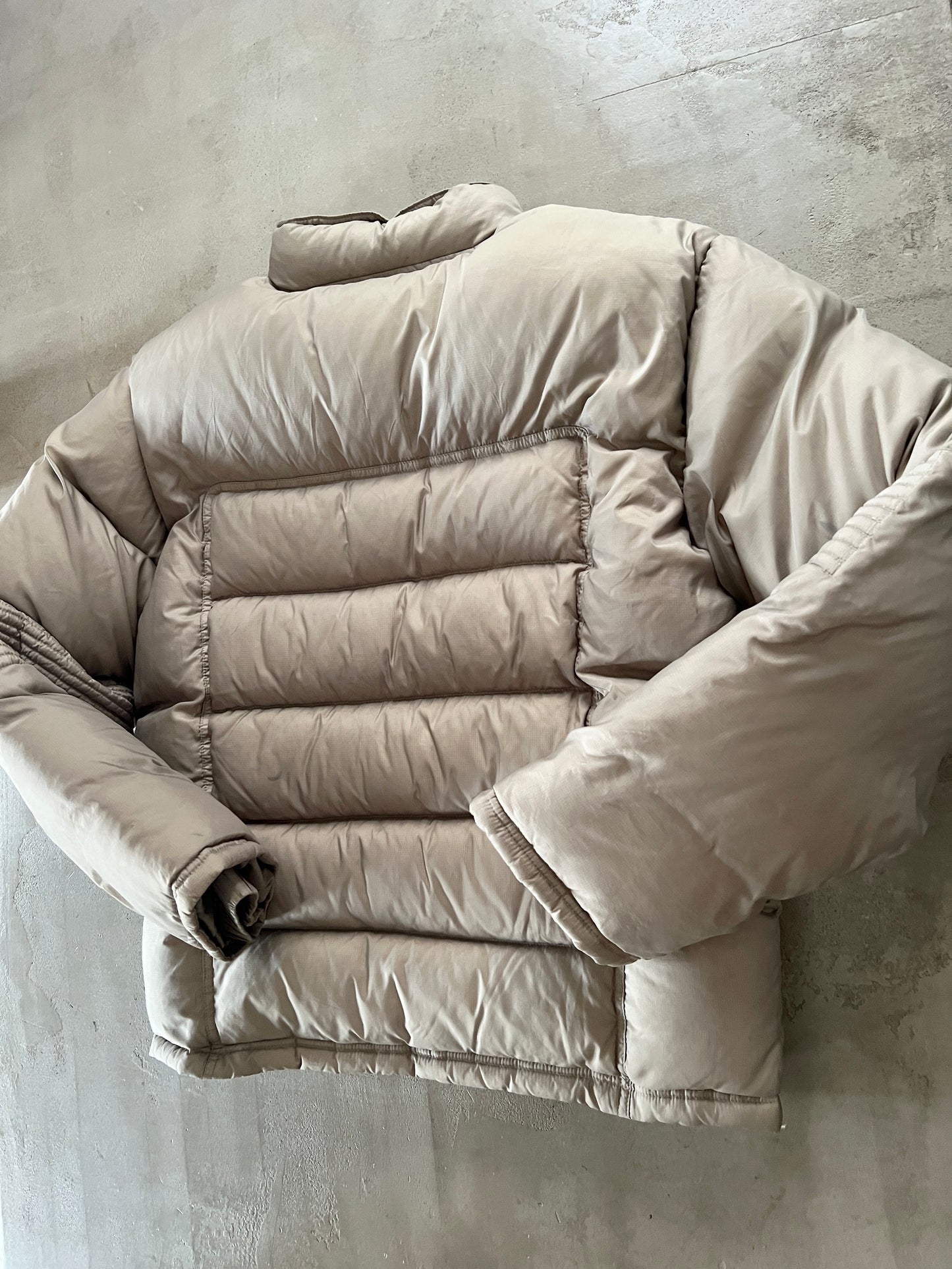 BEIGE NIKE PUFFER JACKET - 2000S - L/M