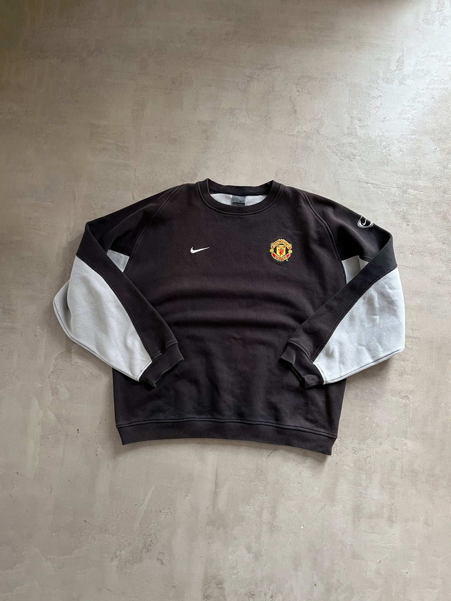 FADED BLACK MANCHESTER UNITED NIKE SWEATER - 2000S - L