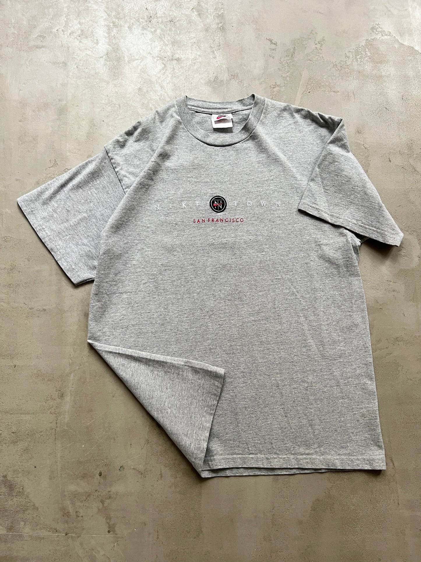 GREY NIKE TOWN TEE - 1990S - XL
