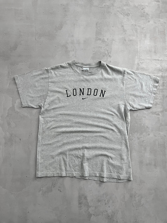 GREY NIKE LONDON TEE - 1990S - L/M